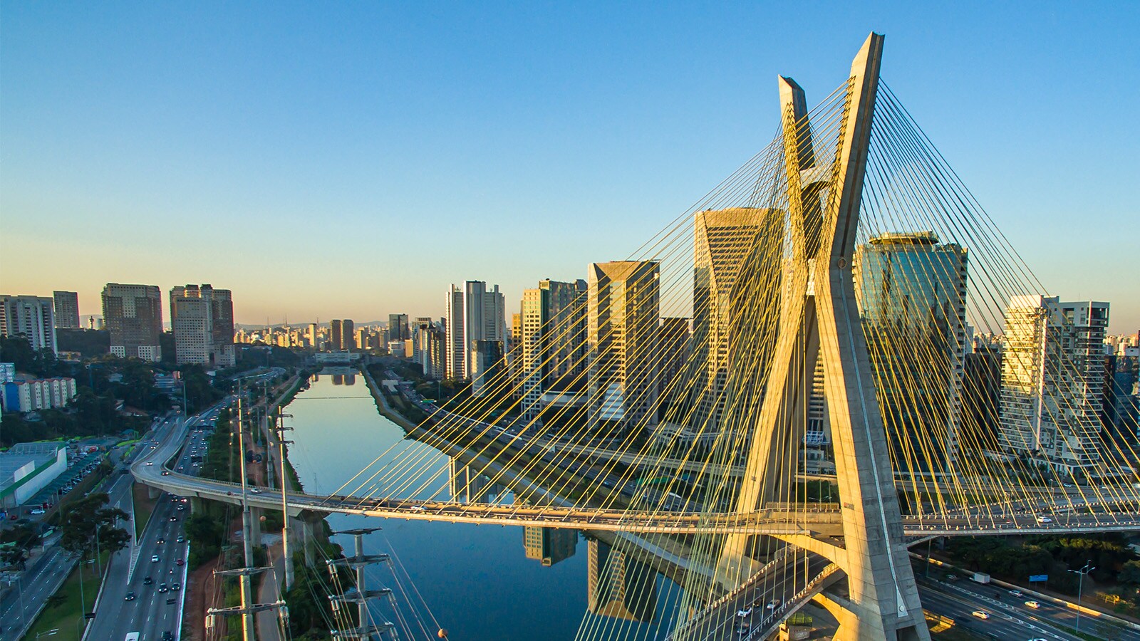 做连接中国与世界的信任桥梁